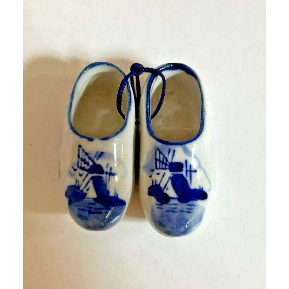 Vintage Dutch Handpainted HANDRDBLUE Ceramic Miniature Blue & White Clogs 2"x1"